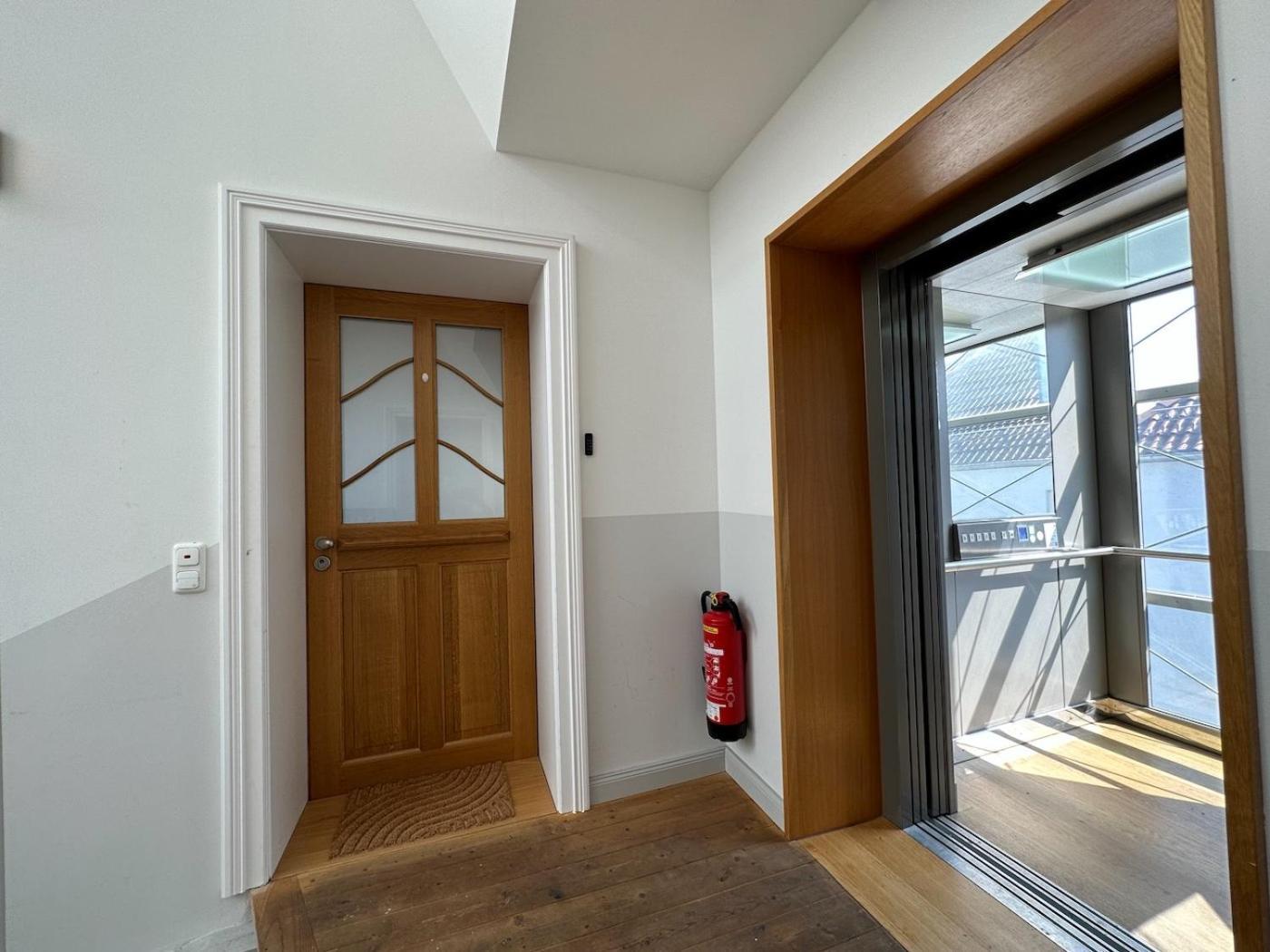 アウグスブルクTruly - Viel Platz Fuer Business & Familie - Modern, Garage, Fahrstuhlアパートメント エクステリア 写真