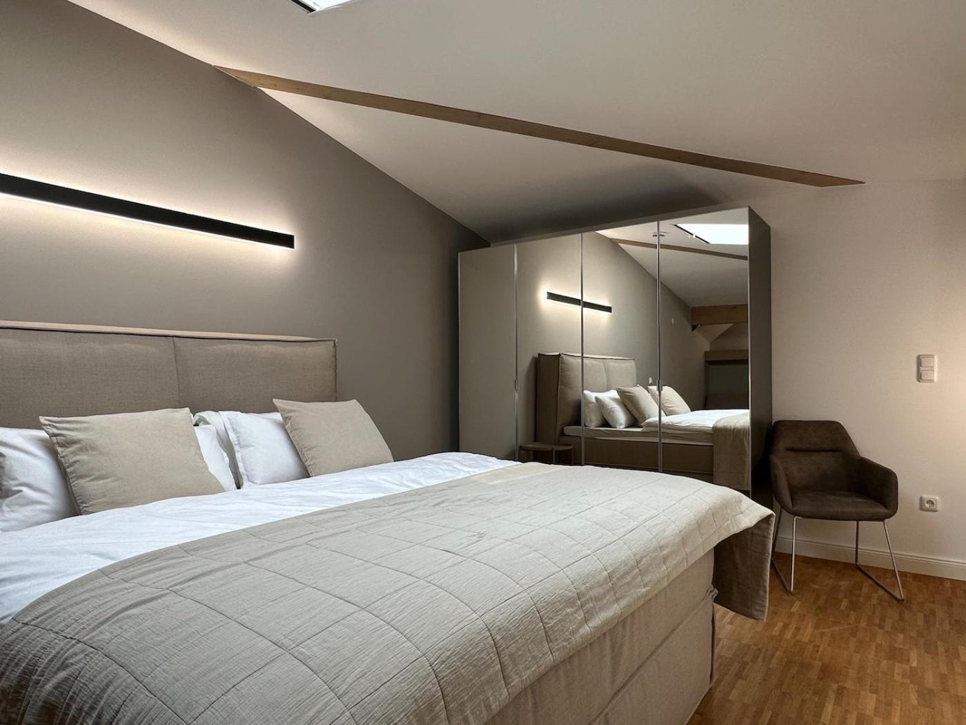 アウグスブルクTruly - Viel Platz Fuer Business & Familie - Modern, Garage, Fahrstuhlアパートメント エクステリア 写真