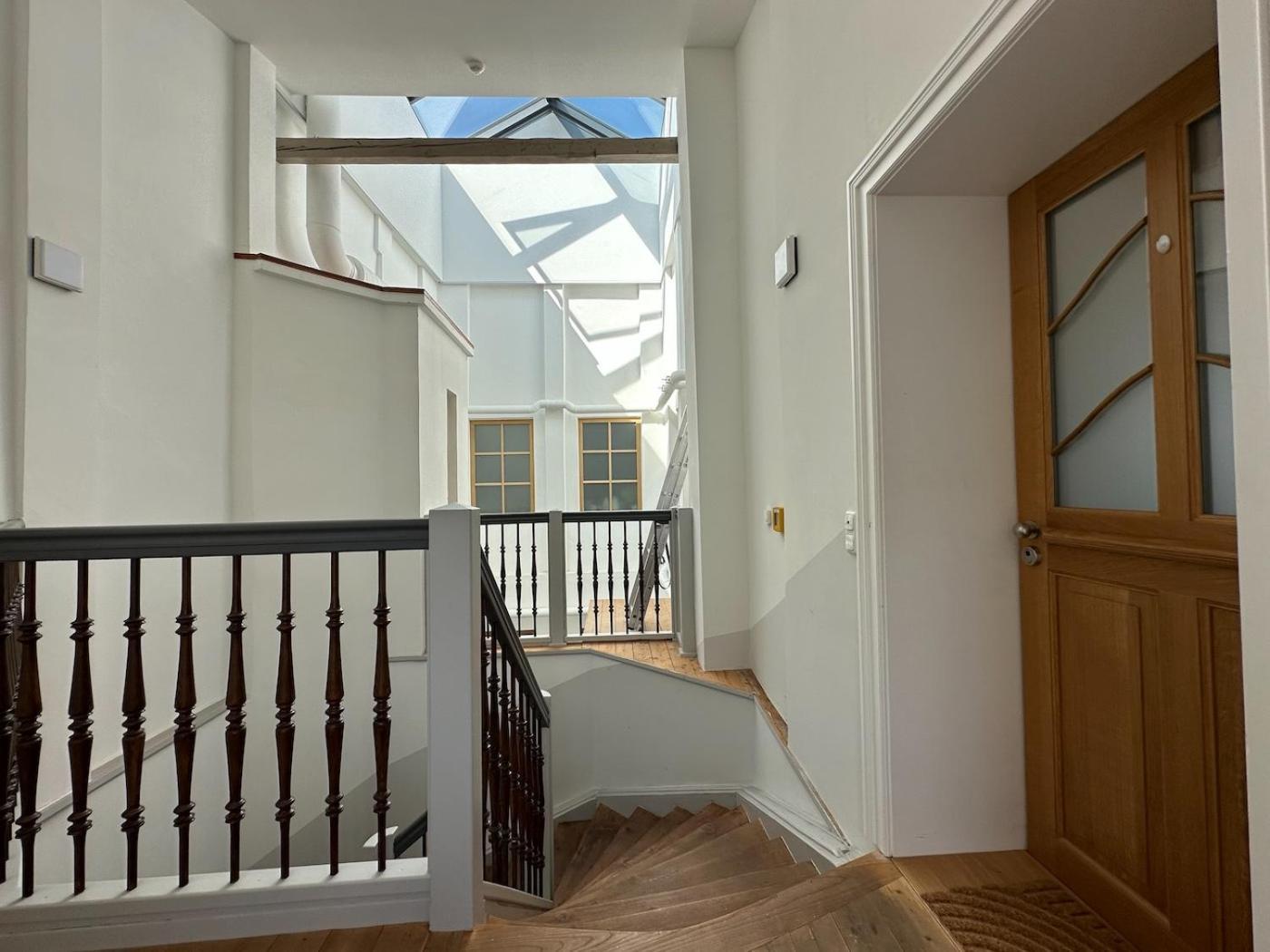 アウグスブルクTruly - Viel Platz Fuer Business & Familie - Modern, Garage, Fahrstuhlアパートメント エクステリア 写真