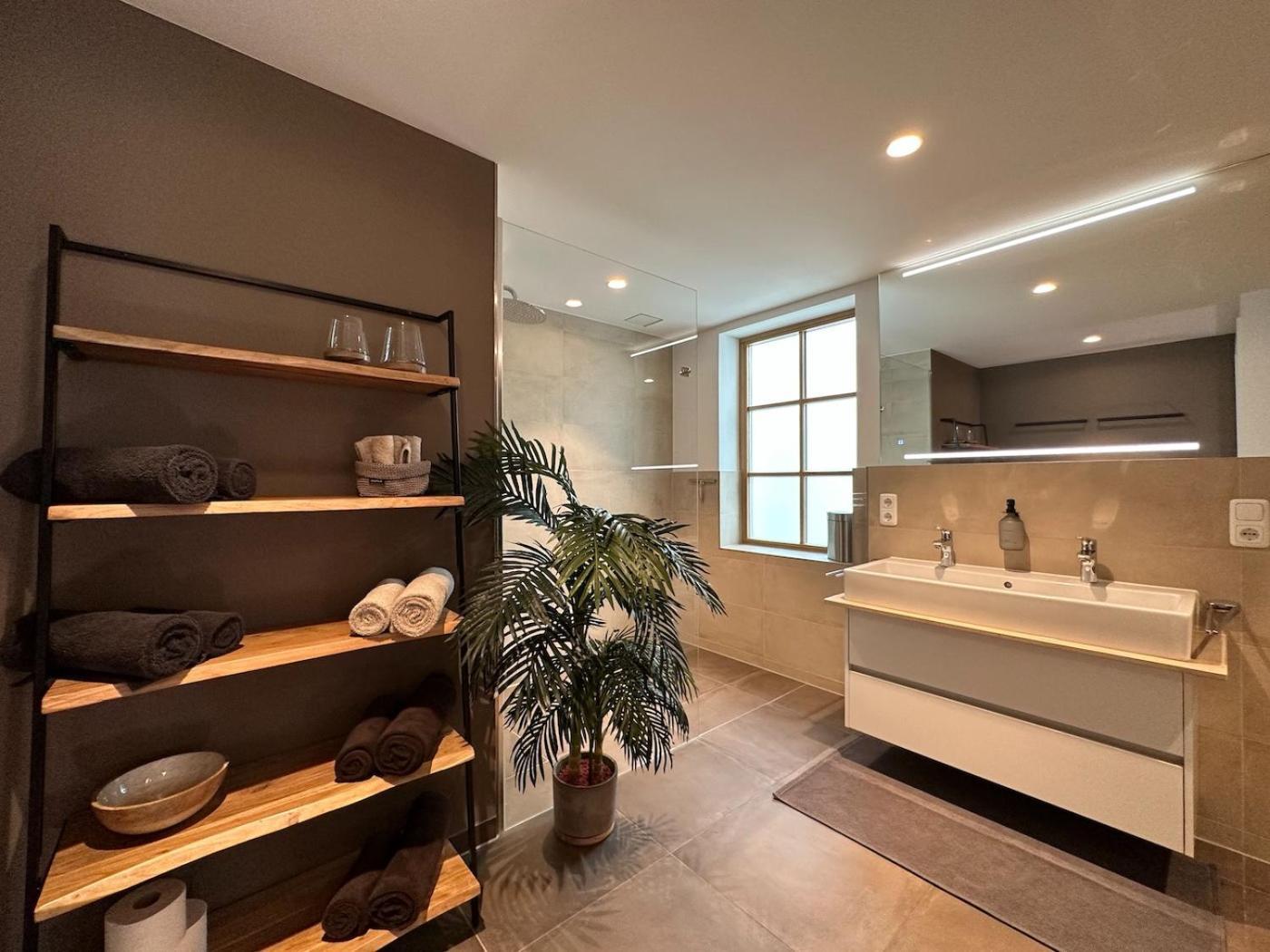 アウグスブルクTruly - Viel Platz Fuer Business & Familie - Modern, Garage, Fahrstuhlアパートメント エクステリア 写真